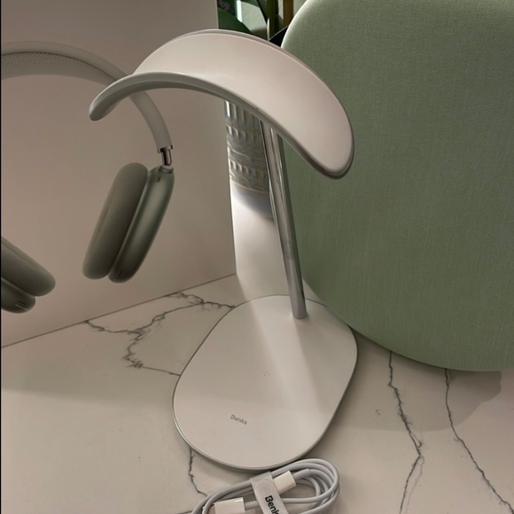 Apple Airpods Max BUNDLE (box, stand,smart case, travel case, headphones) - Picture 5 of 10